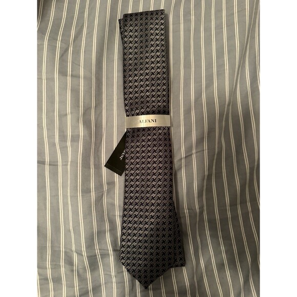 NWT Alfani Mens Tolbert Pattern Silver 040 Neck Tie - Picture 1 of 2